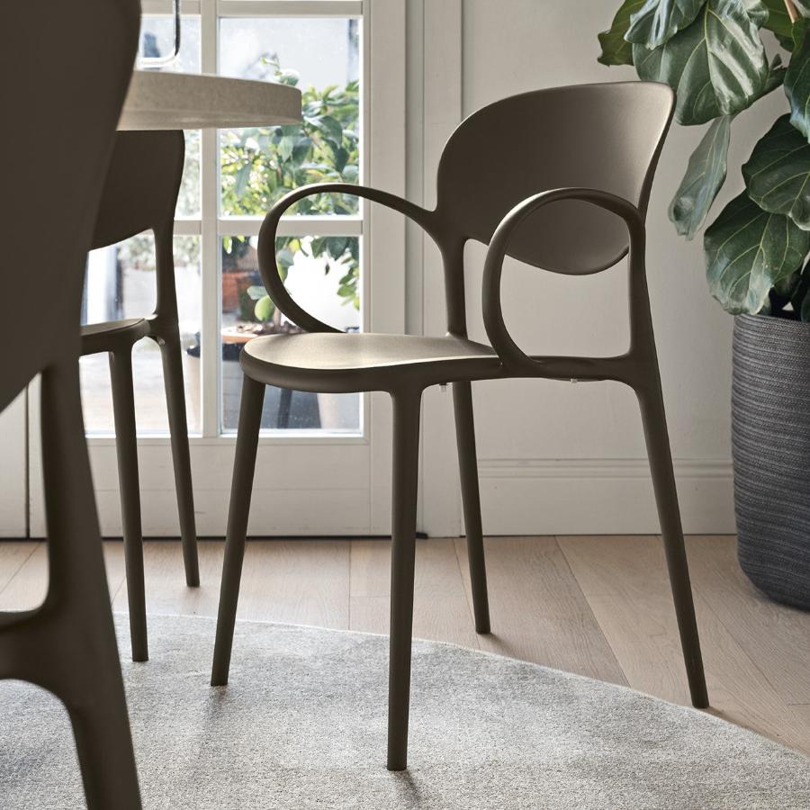 Sedia impilabile con braccioli Abby - Connubia