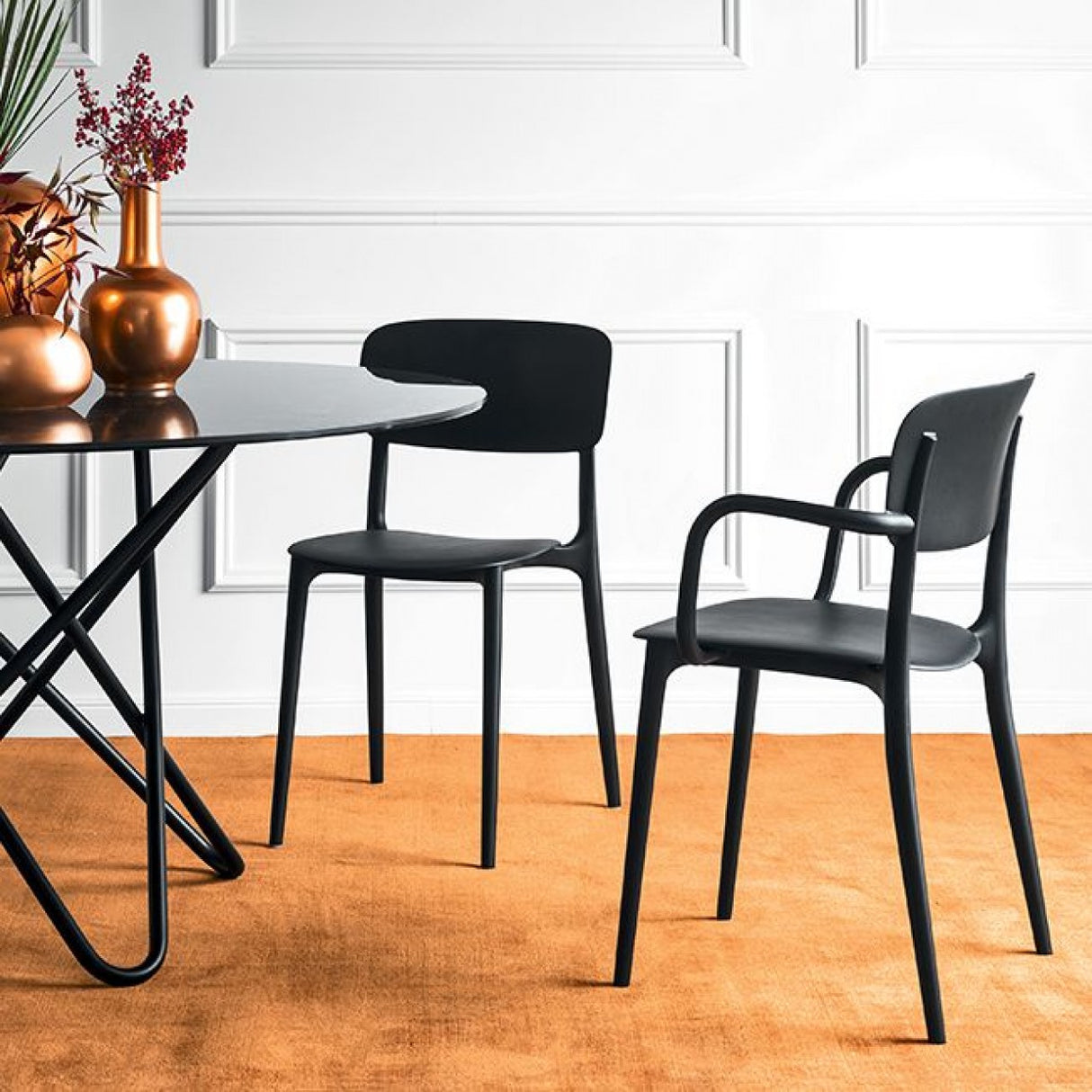 Sedia impilabile con braccioli Liberty - Calligaris