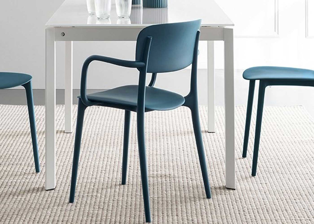 Sedia impilabile con braccioli Liberty - Calligaris