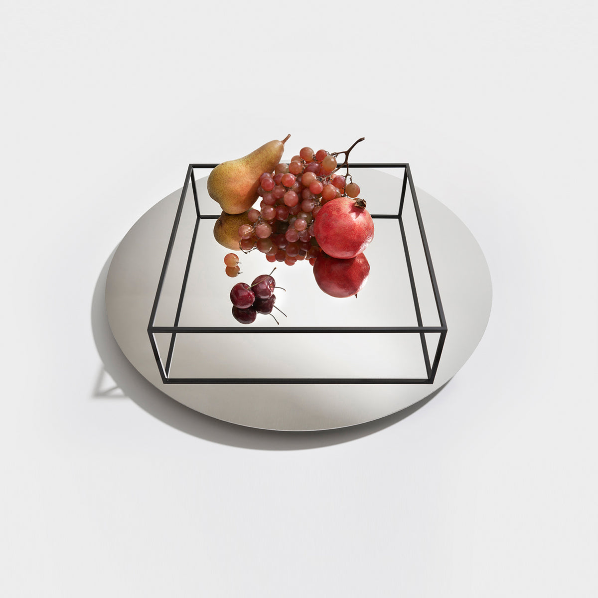 Surface + Border No. 1 Danese Milano, vassoio portafrutta di Ron Gilad