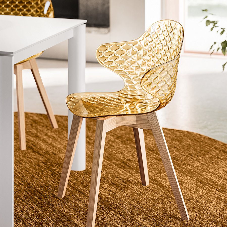 Sedia Saint Tropez Calligaris struttura rovere naturale e seduta ambra trasparente