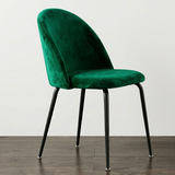 Sedia di design Curva rivestita in velluto verde bosco con struttura minimalista nera