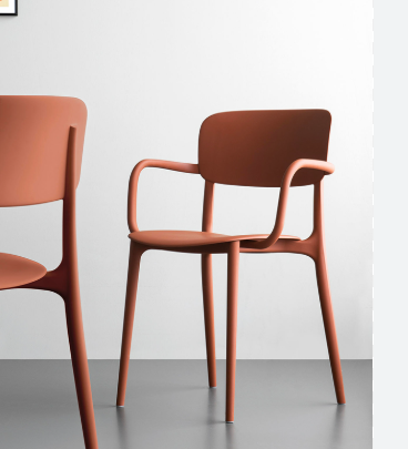 Sedia impilabile con braccioli Liberty - Calligaris
