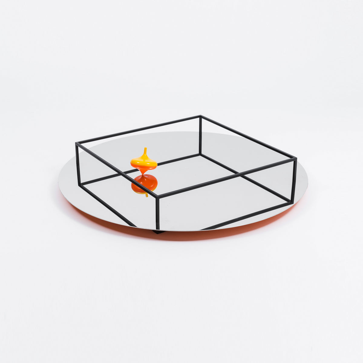 Surface + Border No. 1 Danese Milano, vassoio portafrutta di Ron Gilad